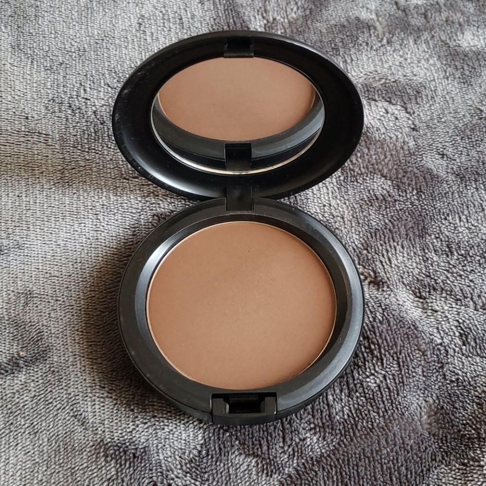 Mac Pro Longwear Pressed Powder - Dark Deepest